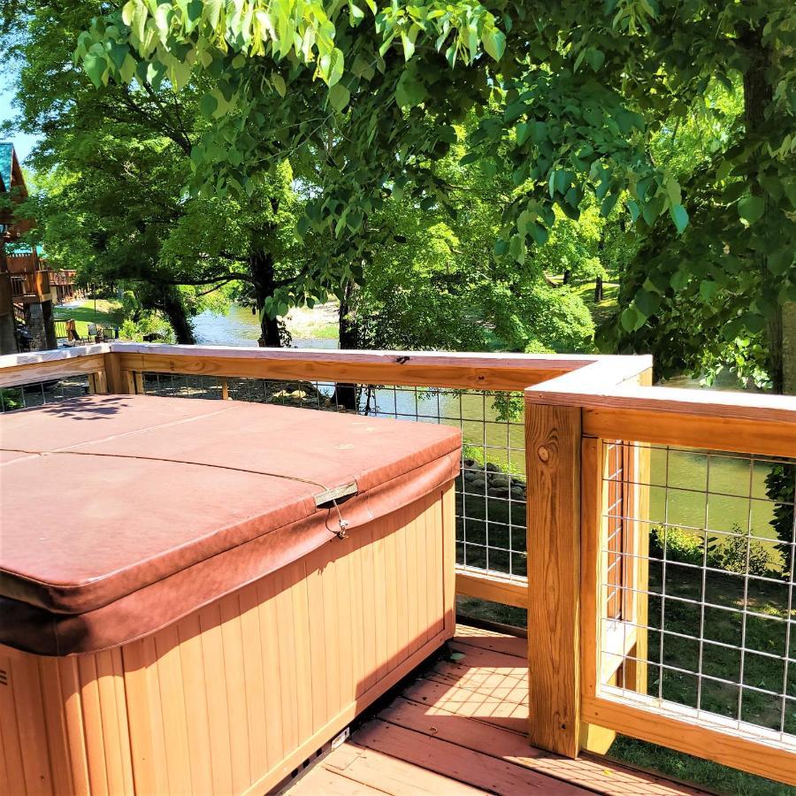 Skinny Dippin'-River Front- Free Tickets-Dog Friendly-Sleeps 6 Pigeon Forge Exterior foto