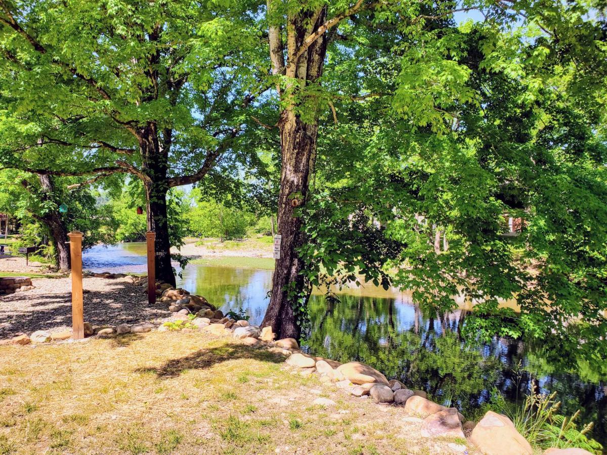 Skinny Dippin'-River Front- Free Tickets-Dog Friendly-Sleeps 6 Pigeon Forge Exterior foto