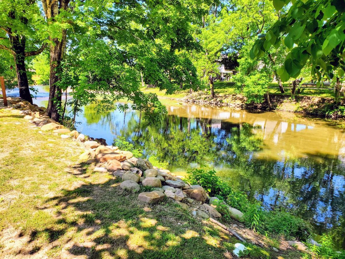 Skinny Dippin'-River Front- Free Tickets-Dog Friendly-Sleeps 6 Pigeon Forge Exterior foto