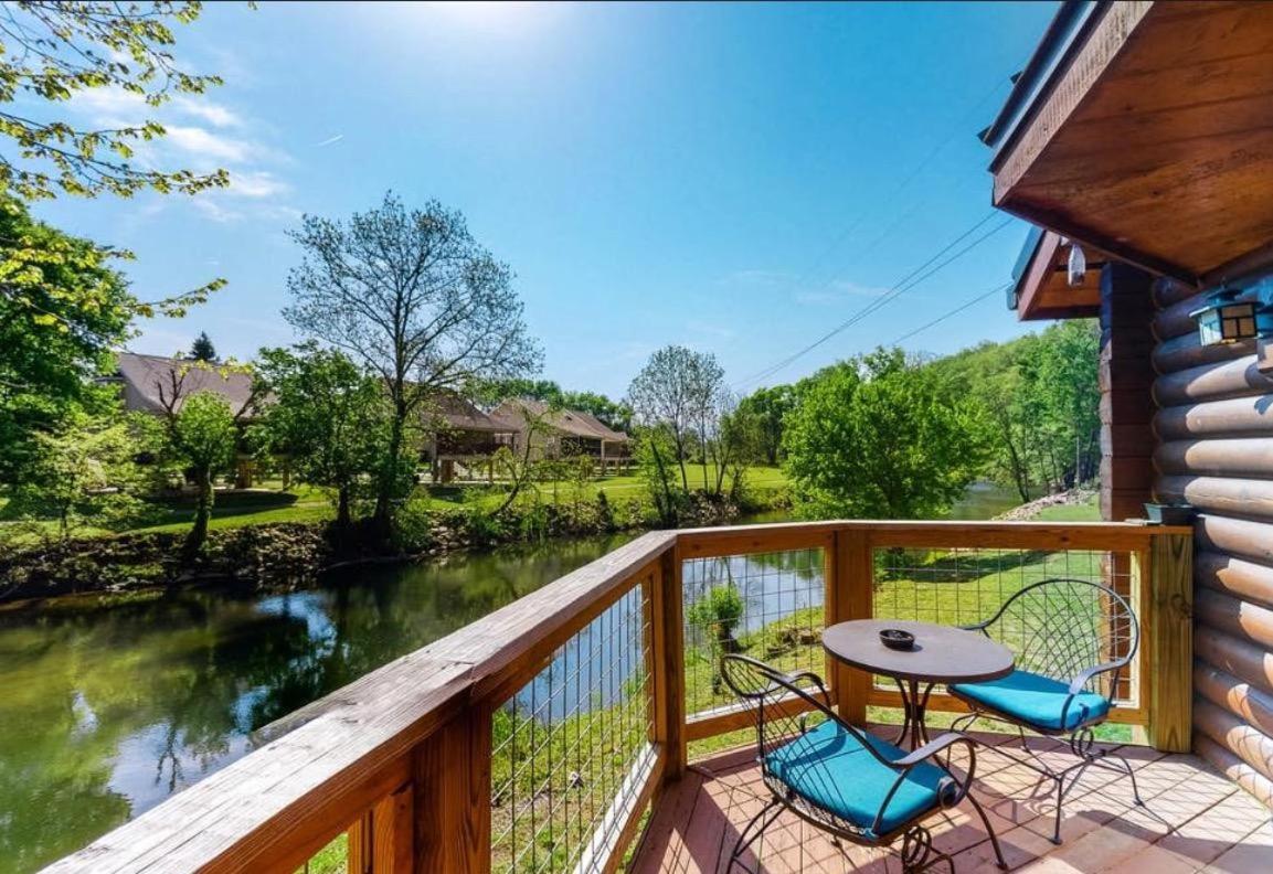 Skinny Dippin'-River Front- Free Tickets-Dog Friendly-Sleeps 6 Pigeon Forge Exterior foto